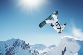 持续失利引发热议！，Faker在德国队比赛中大比分获胜观众掌声雷动